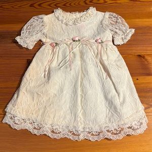 Little precious vintage white lace dress size 12 months